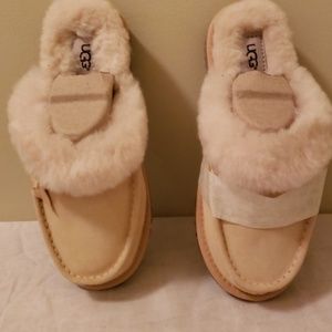 Ugg W. Beachwood Indoor/Outdoor Mocassion Slippers